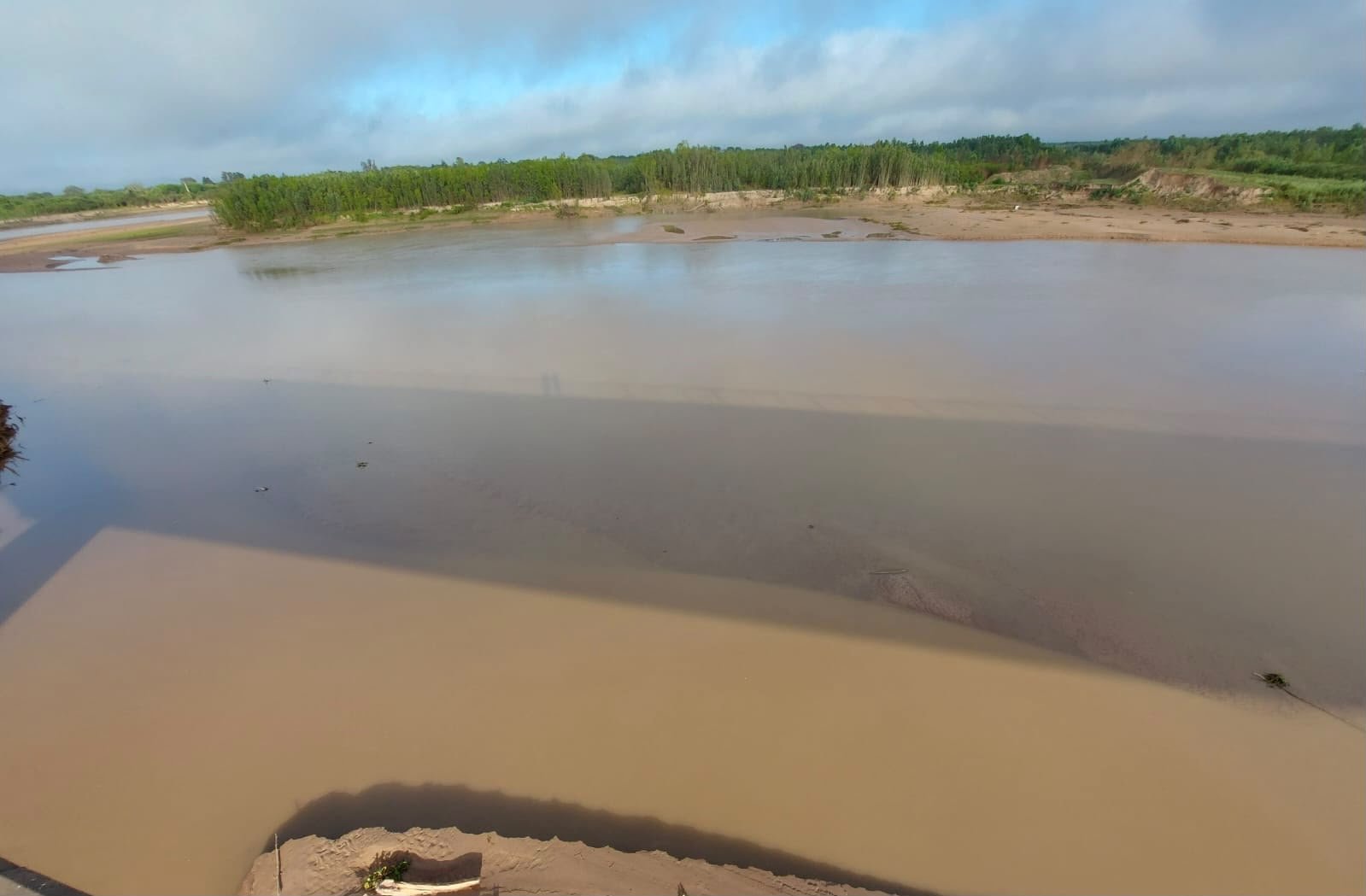 Puerto Lavalle: SAMEEP despliega maquinaria especial ante el desvío del río Bermejo y refuerza el pedido de cuidar el agua