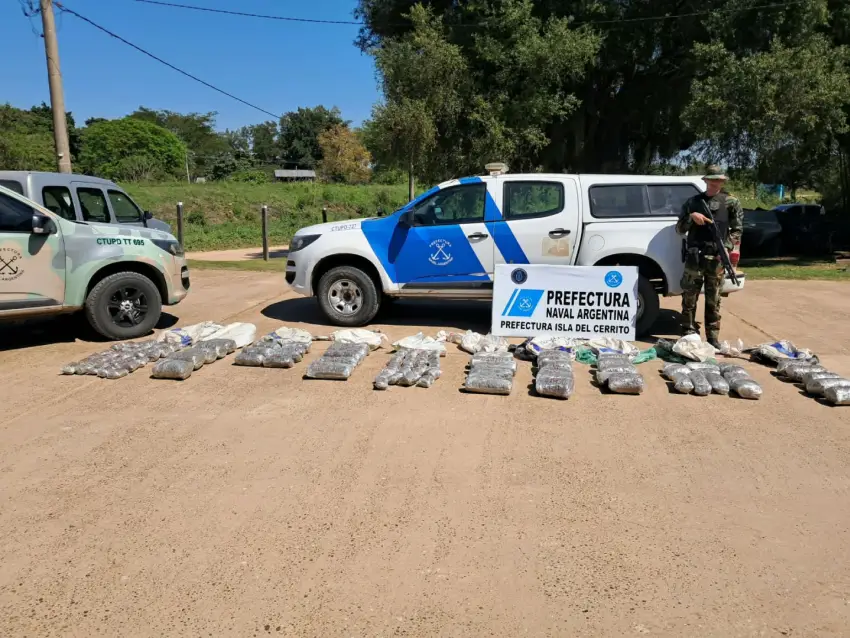 Prefectura secuestró más de 63 kilos de marihuana en un operativo en Isla del Cerrito: los sospechosos huyeron a caballo