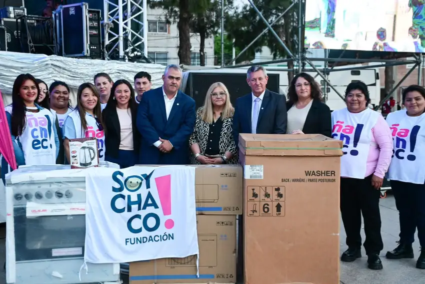 Charata celebró 112 años con eje en su desarrollo productivo y la entrega de títulos de propiedad a vecinos que esperaron hasta 45 años